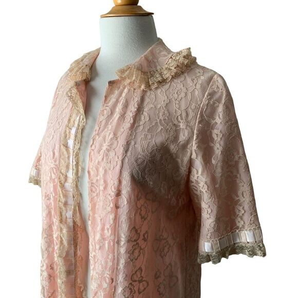 Vintage 1960s Odette Barsa Pink Lace Maxi Duster Robe Royalcore Regencycore M/L - Picture 10 of 10